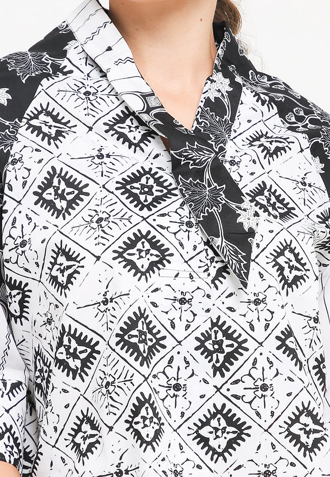 Blouse Charming TieButton