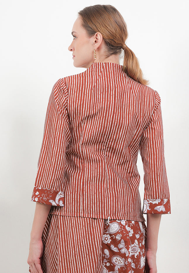 B.Swan-Necked 7/8-length Sleeves+Lining