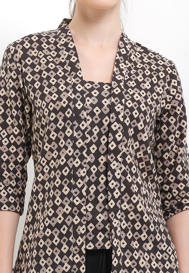 Kebaya Kutu 3/4-length Sleeves