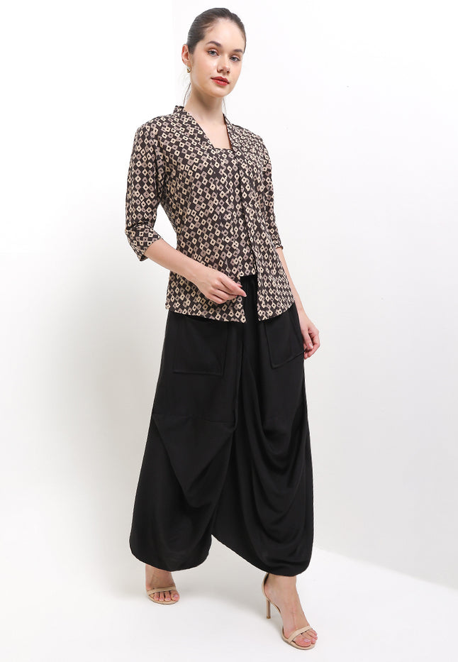 Kebaya Kutu 3/4-length Sleeves