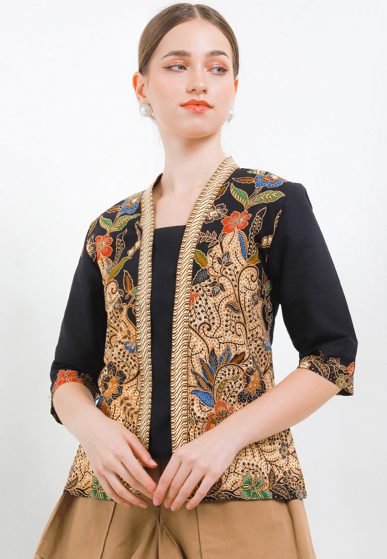 Kebaya Batik Classic 3/4-length Sleeves