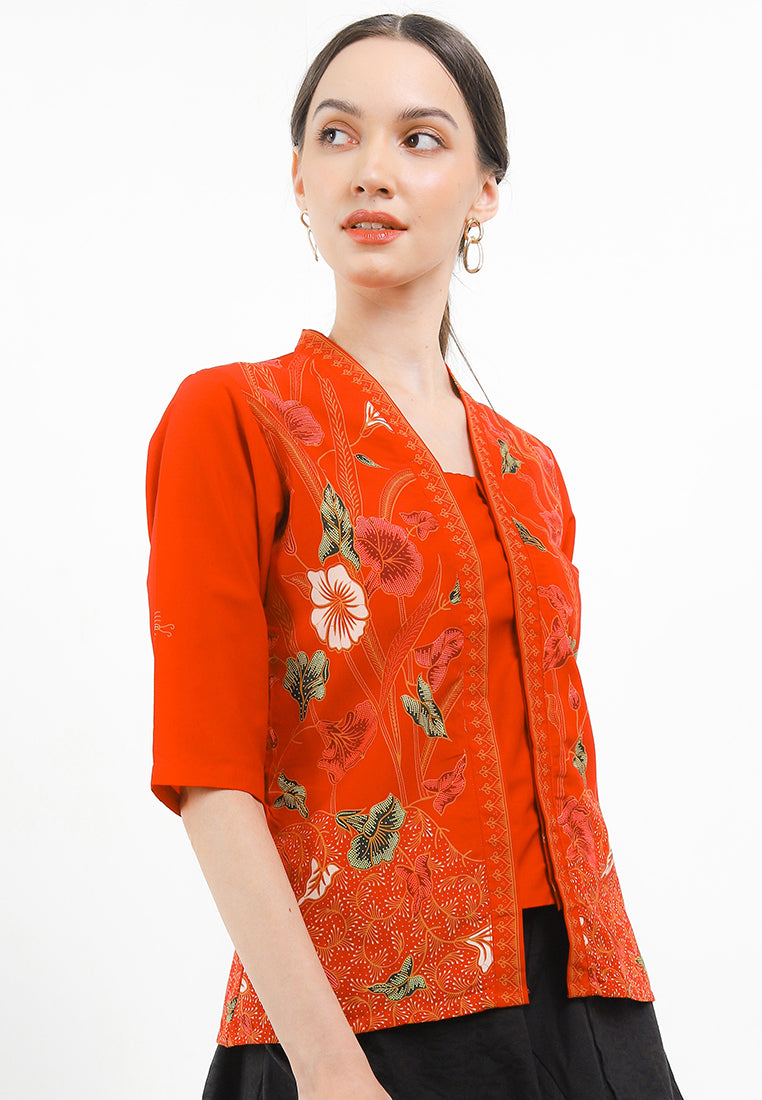 Kebaya Batik Classic 3/4-length Sleeves