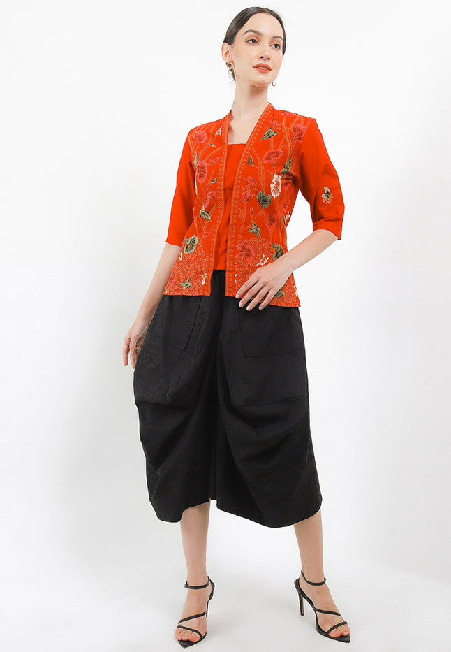 Kebaya Batik Classic 3/4-length Sleeves