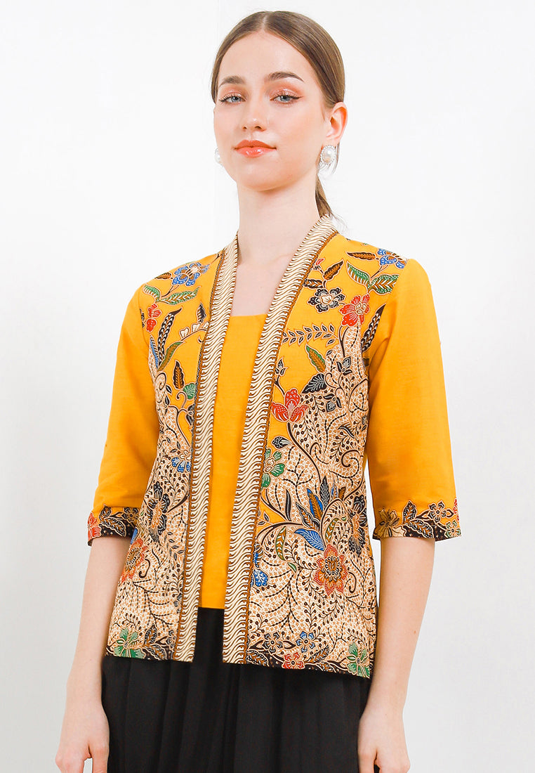 Kebaya Batik Classic 3/4-length Sleeves