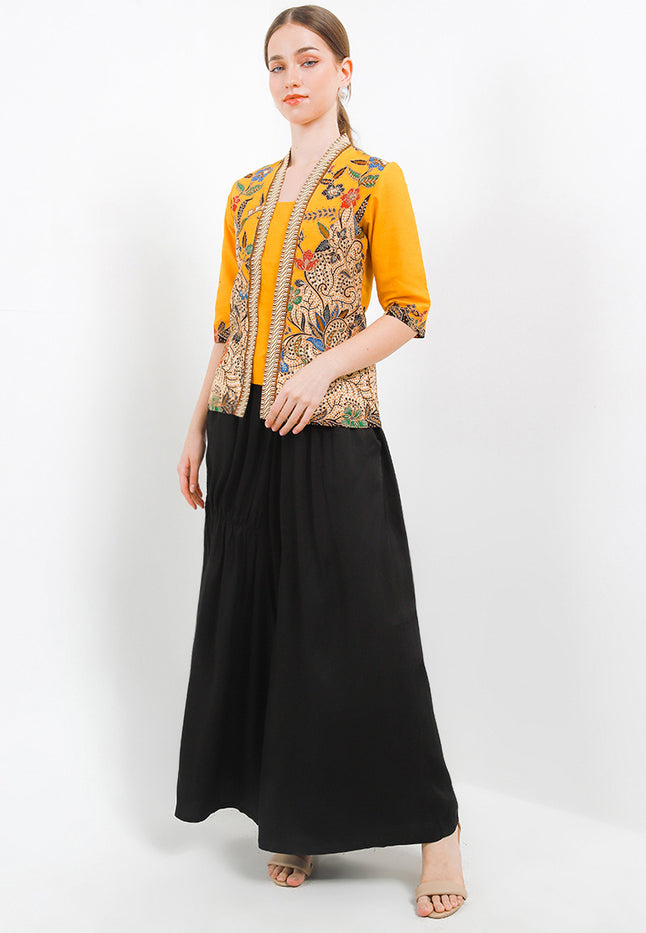 Kebaya Batik Classic 3/4-length Sleeves