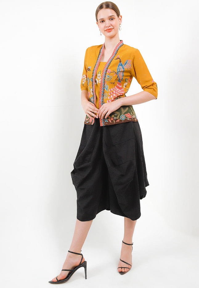 Kebaya Batik Classic 3/4-length Sleeves