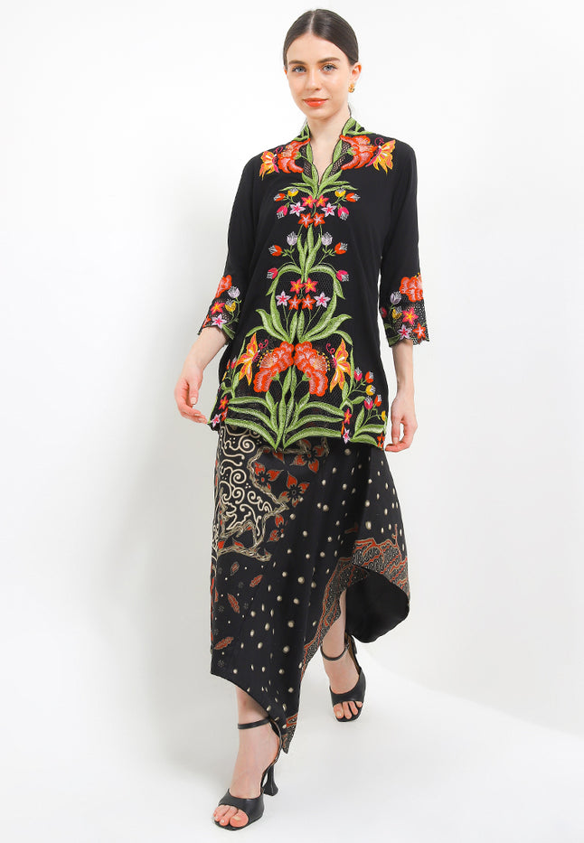 Embroidery Kebaya 7/8-length sleeves