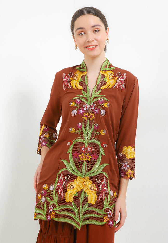 Embroidery Kebaya 7/8-length sleeves