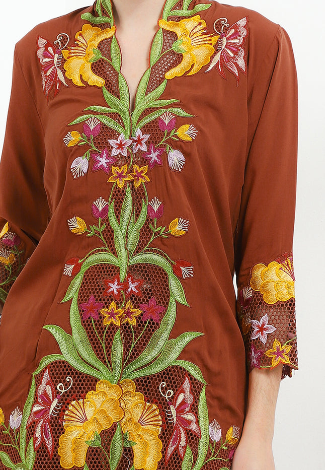 Embroidery Kebaya 7/8-length sleeves