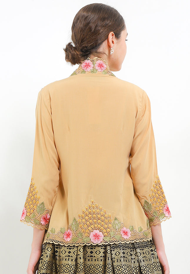 Embroidery Kebaya 7/8-length sleeves