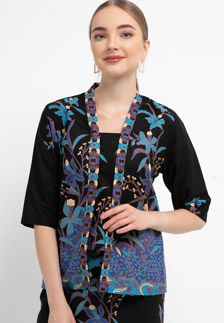 Kebaya Batik Classic Regular 3/4-length Sleeves