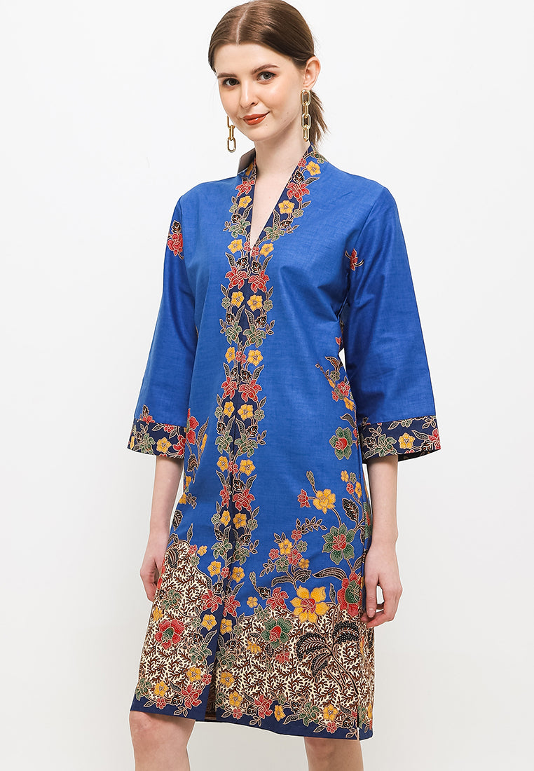 Kebaya Dress Batik Pesisiran 7/8-length Sleeves Tara+Tricot