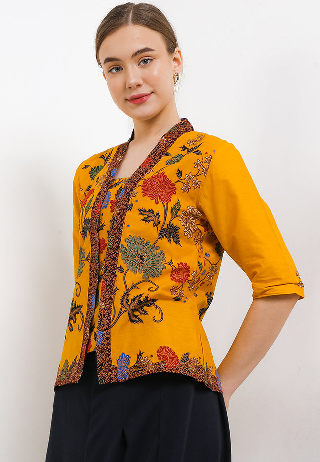 Kebaya Classic Regular Batik Pesisiran 3/4-length Sleeves