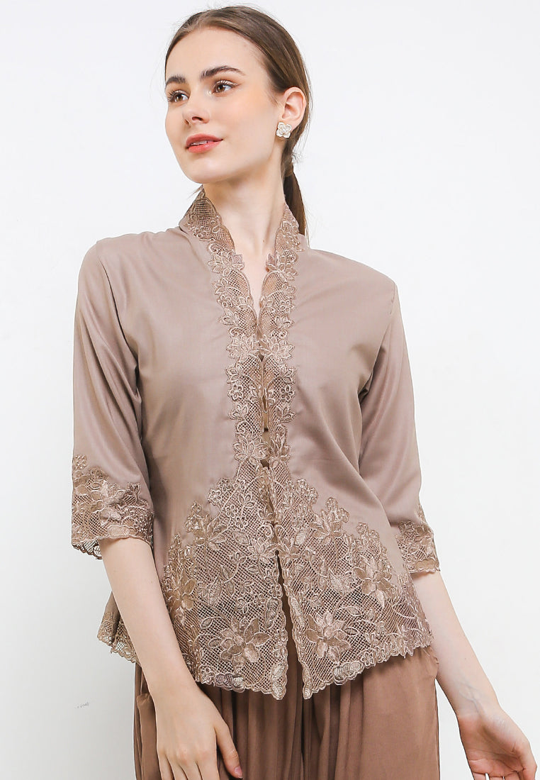 Embroidery Kebaya 3/4-length Sleeves Rancang Sirih