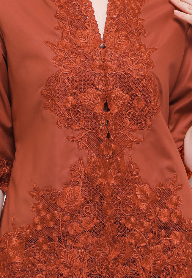 Embroidery Kebaya 3/4-length Sleeves Gacluk Pecah Kopi